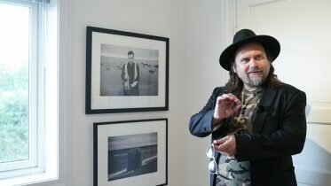 Per Heimly writes a book on Ari Behn