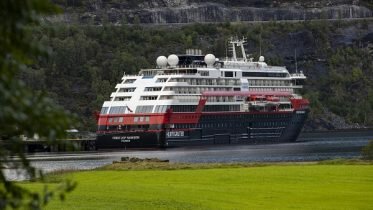 The police believe Hurtigruten is breaking the law by having Filipino crews on board