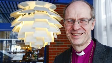 The bishop apologizes for the confirmation speech of the parish priest