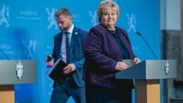 Minister of Health and Care Services Bent Høie, and Prime Minister Erna Solberg, at a press conference on the corona situation.
