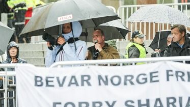 Anti-Islamization group holds demonstration in Hamar, 150 counter-protesters appear