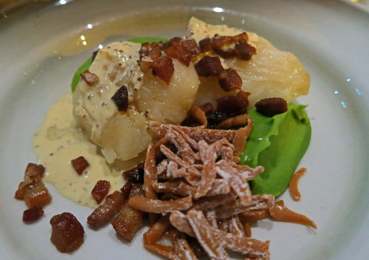 Lutefisk with bacon and peas