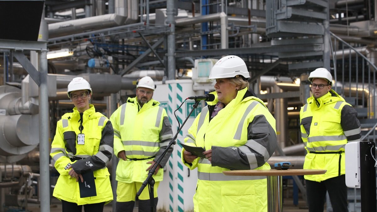 Norwegian Prime Minister opens test facilities for CO2 transport