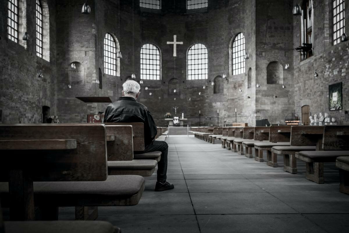 Hundreds of people left the Church of Norway one day after it demanded a stop to oil exploration