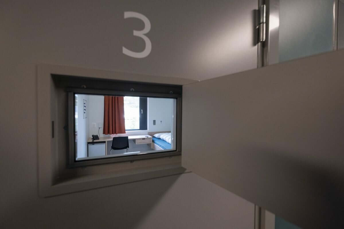 Une chambre de la prison de Mandal sur caméra de sécurité