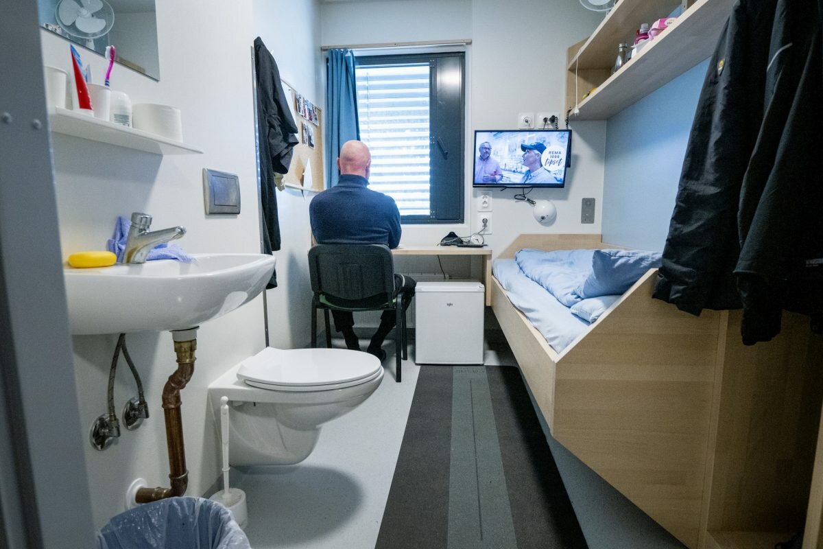 Prisoner watching TV in Romerike Prison