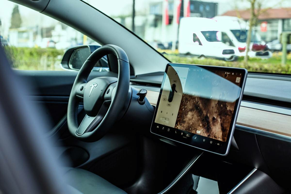 A record number of Norwegians registered new cars in December. Tesla Model 3 was the most popular