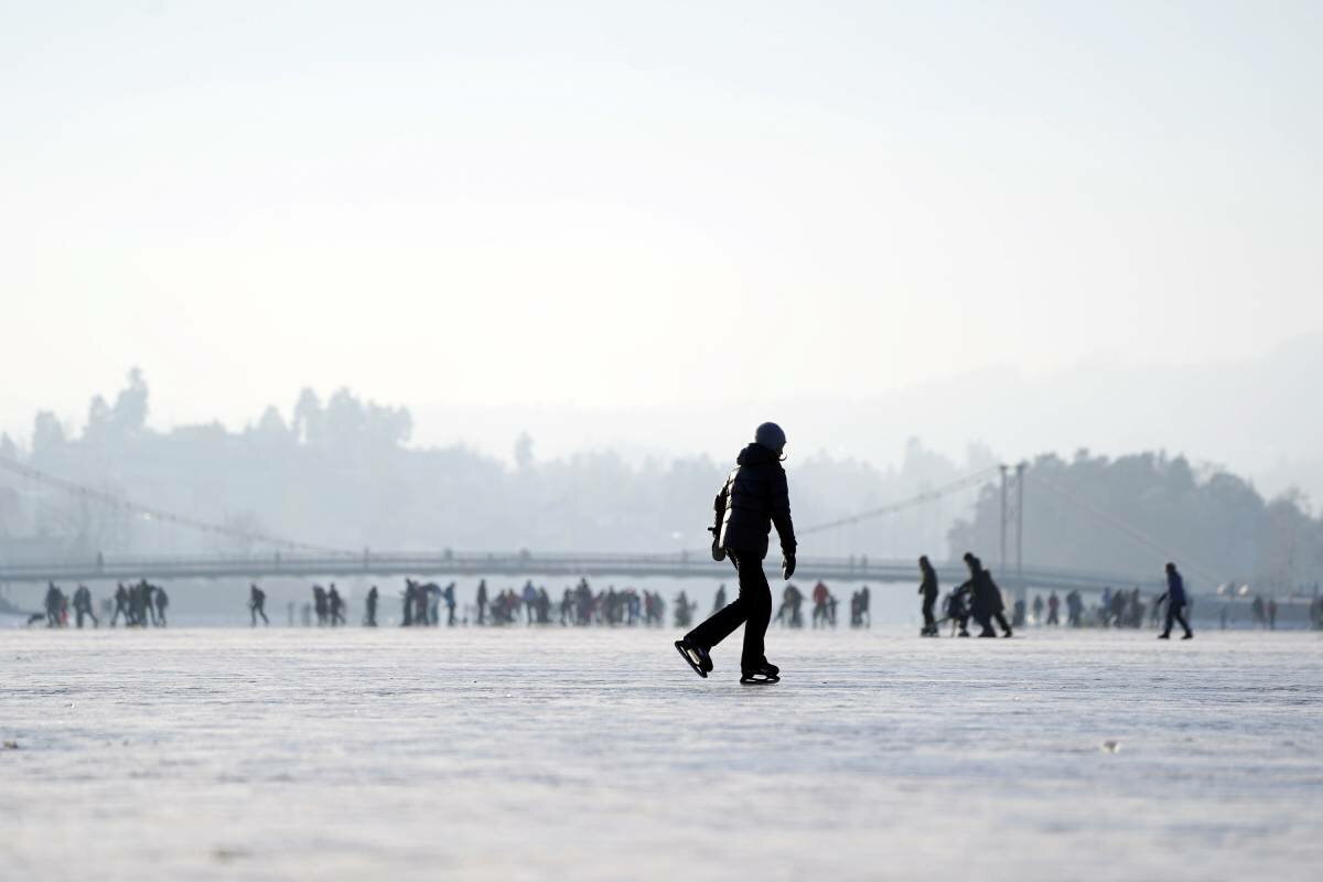 Police: Six people fell through the ice in Bærum. They managed to escape without injuries
