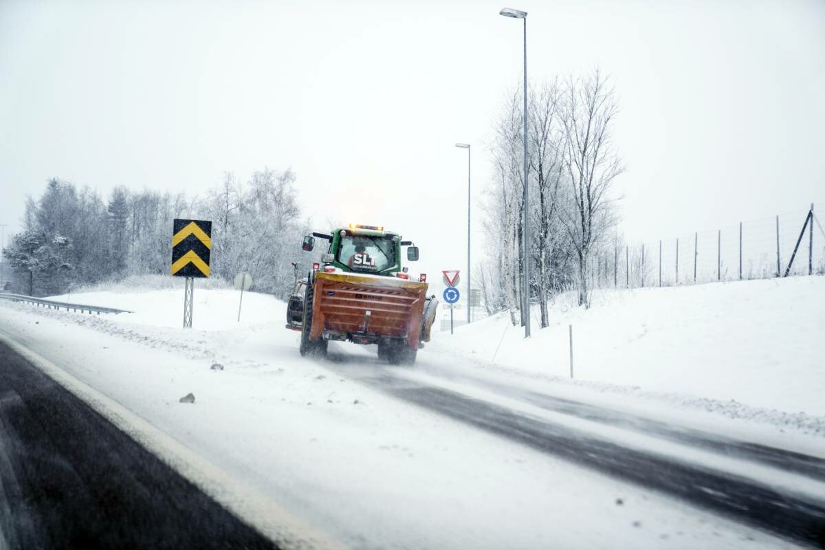 Police warn drivers to watch out for slippery roads in several places in Eastern Norway
