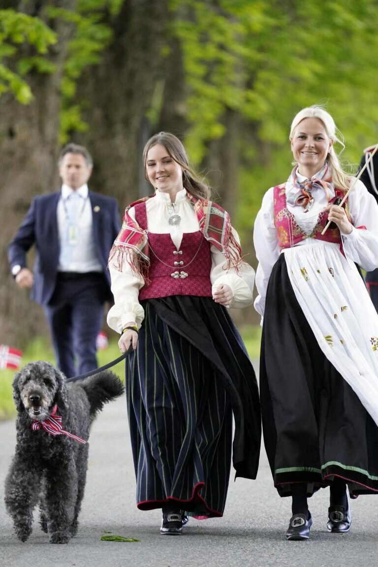 A guide to Norwegian bunads - Norway's national costumes - Norway Today