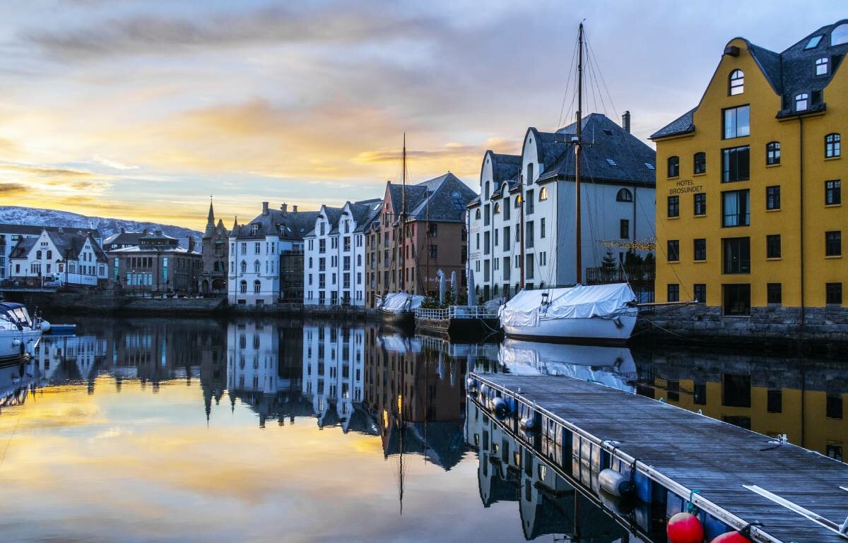 Ålesund advises inhabitants to keep one meter of distance from each other in public spaces