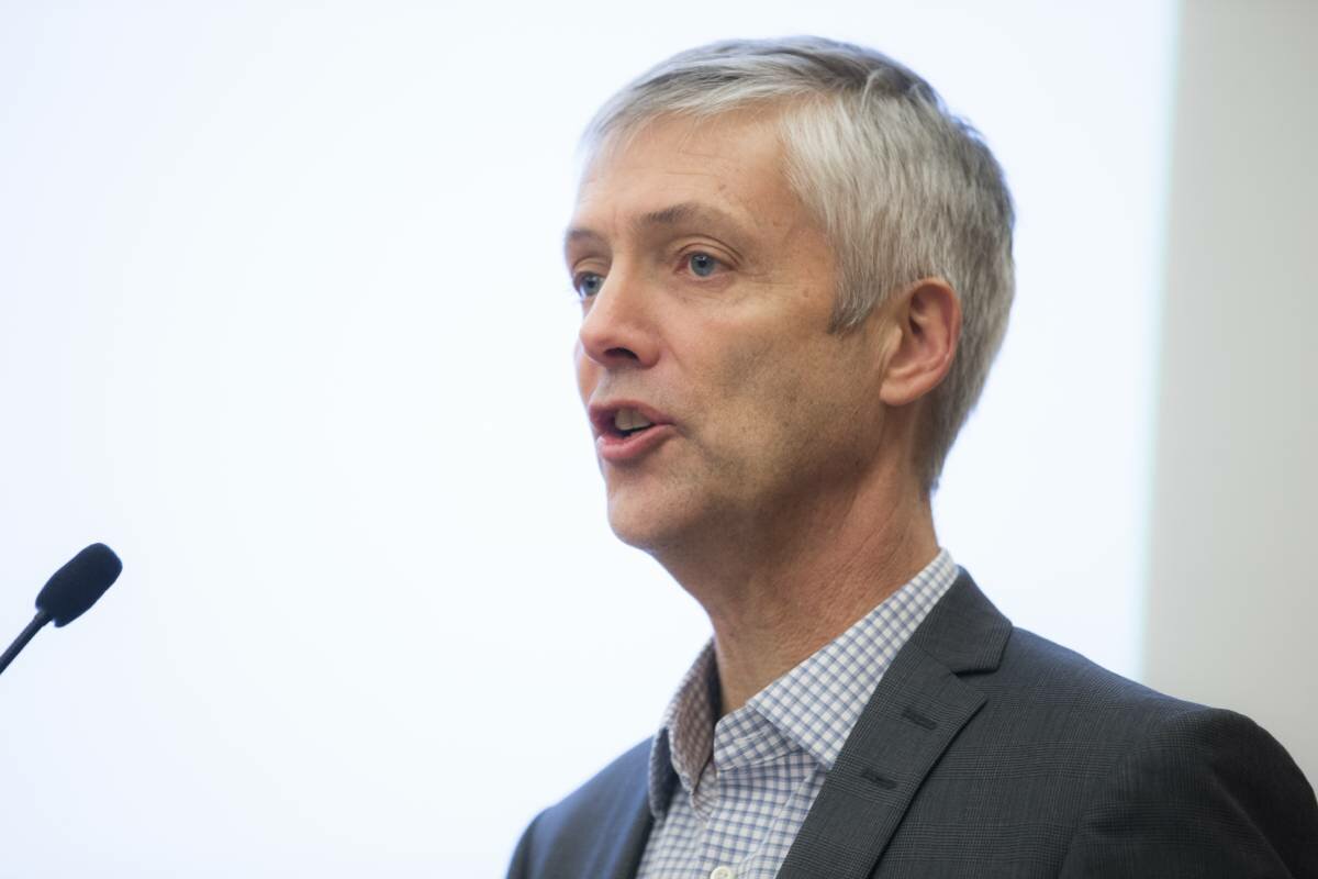 A new corona committee will evaluate the effects of infection control measures on the Norwegian society