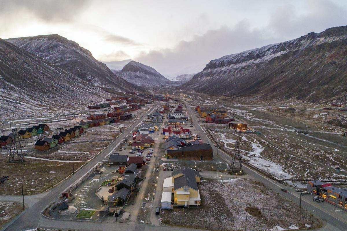 Infection control official asks unvaccinated older people to stay away from Svalbard